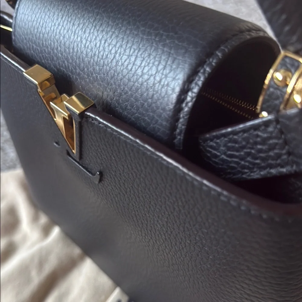 Louis Vuitton Black Crossbody Bag with Textured Leather - Picture 14 of 15